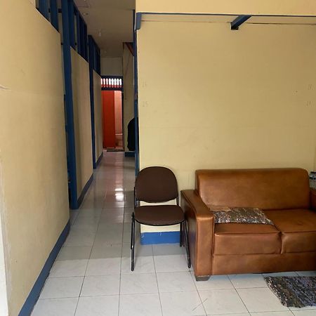 Cempaka Hostel Лабуан-Баджо Екстер'єр фото