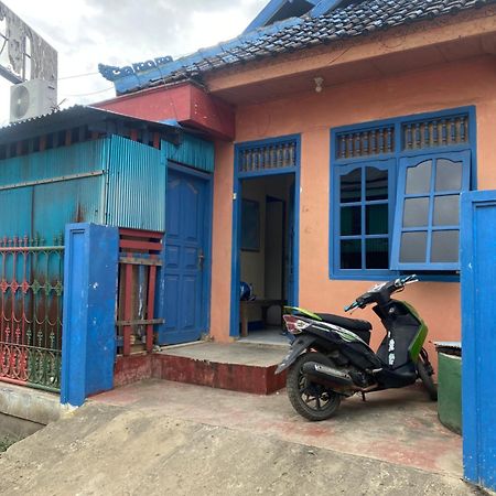 Cempaka Hostel Лабуан-Баджо Екстер'єр фото