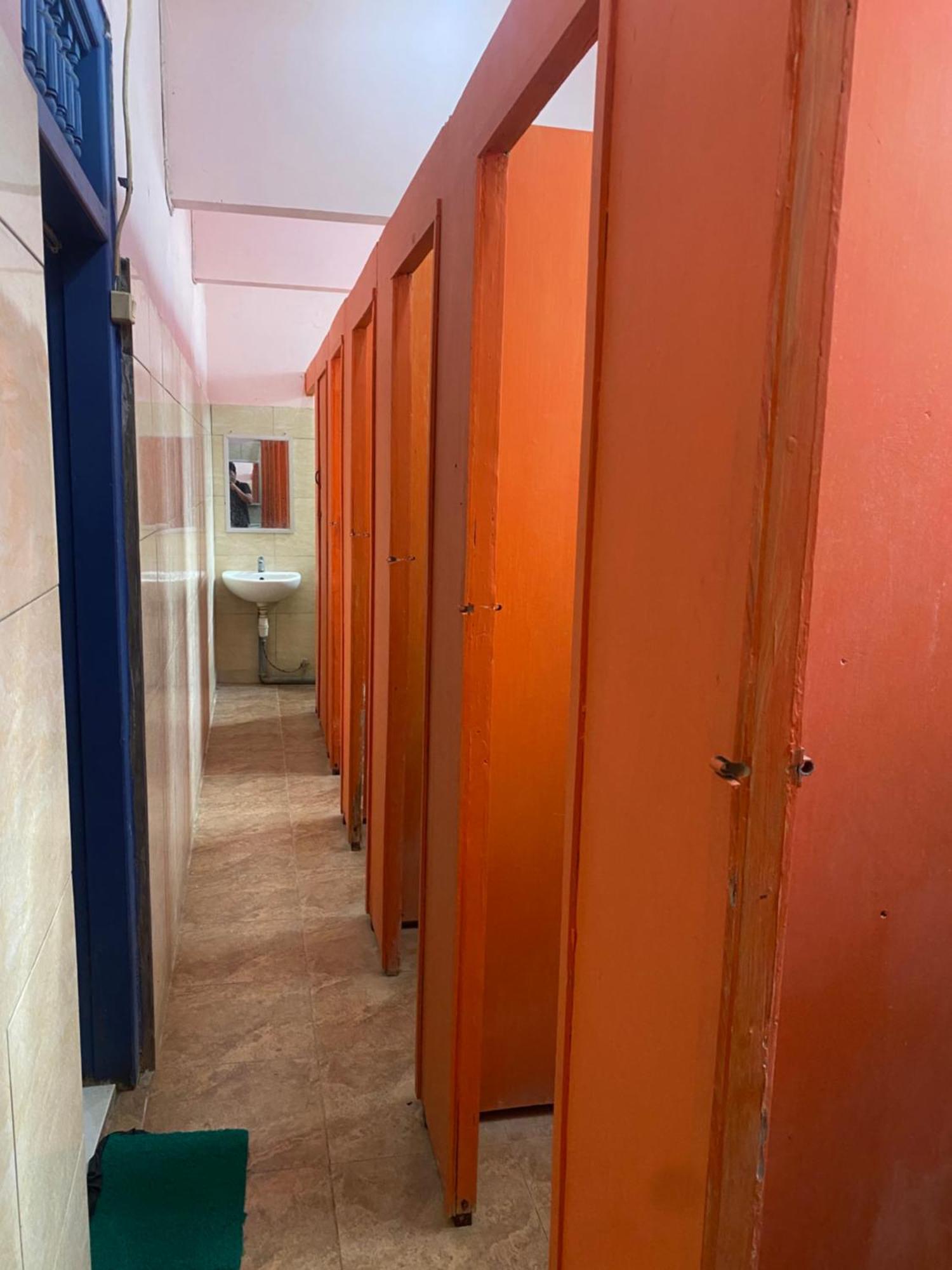 Cempaka Hostel Лабуан-Баджо Екстер'єр фото